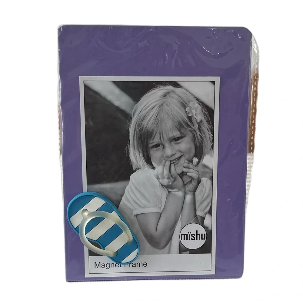 Mishu Purple Magnetic Picture Frame with Flip Flop Accent